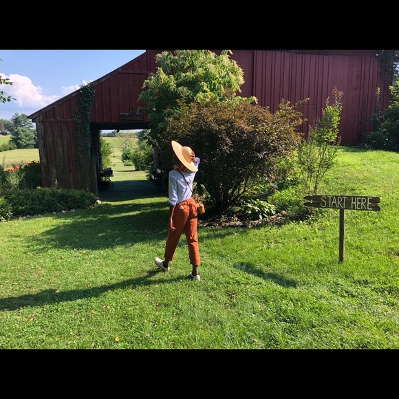 Meet your Posher, Abigail - Picture 1 of 1